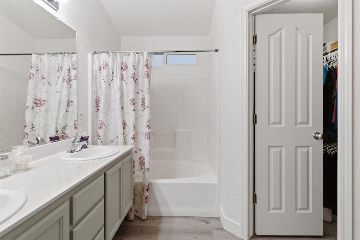1009 Lambdin St, Manteca, CA 95336