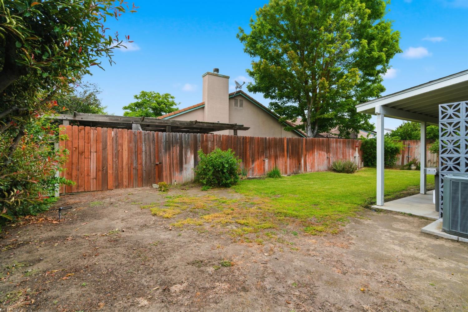 1009 Lambdin St, Manteca, CA 95336