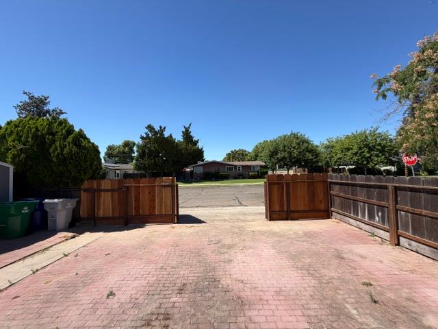 2275 5th St, Atwater, CA 95301