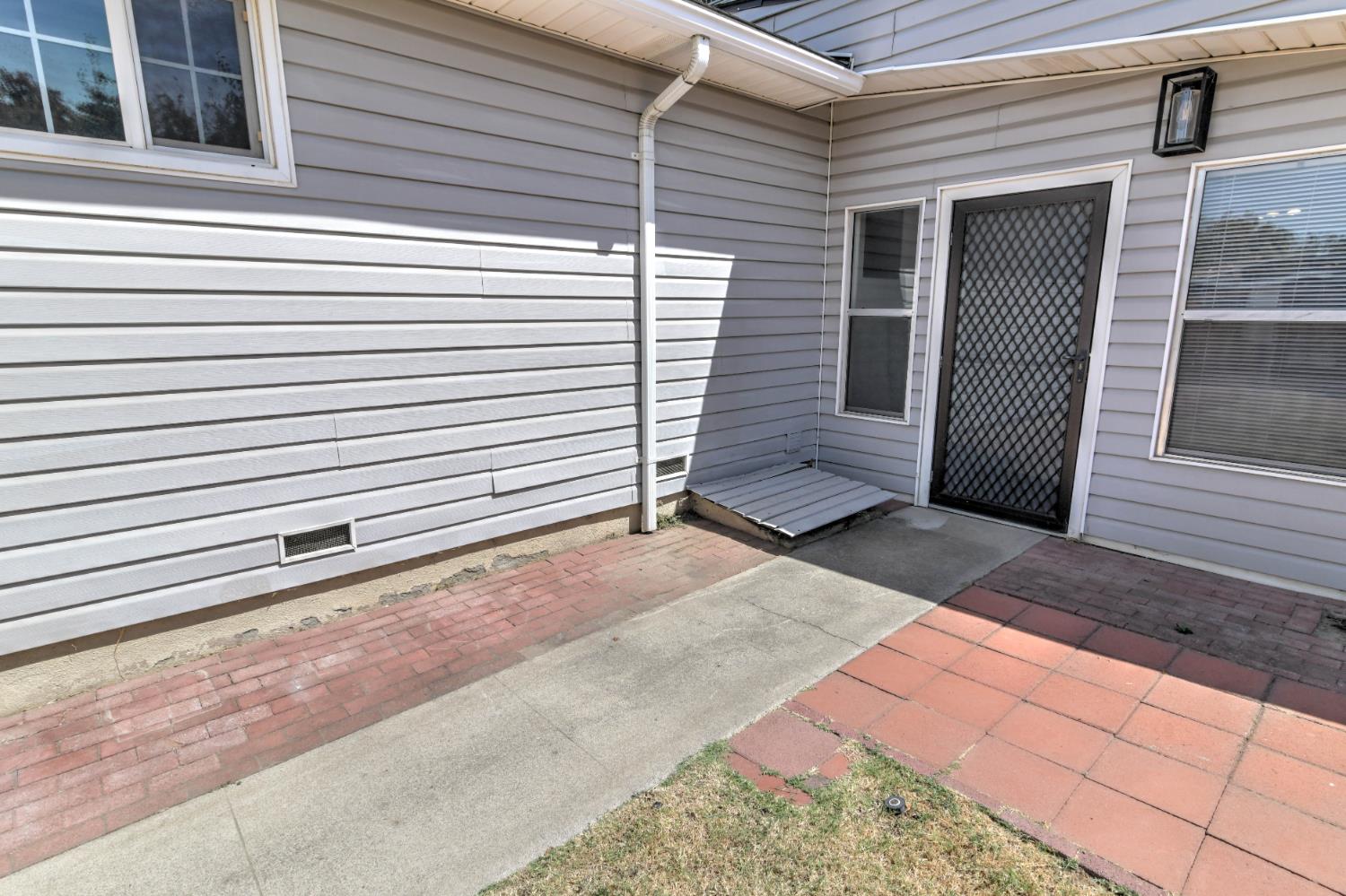 2275 5th St, Atwater, CA 95301