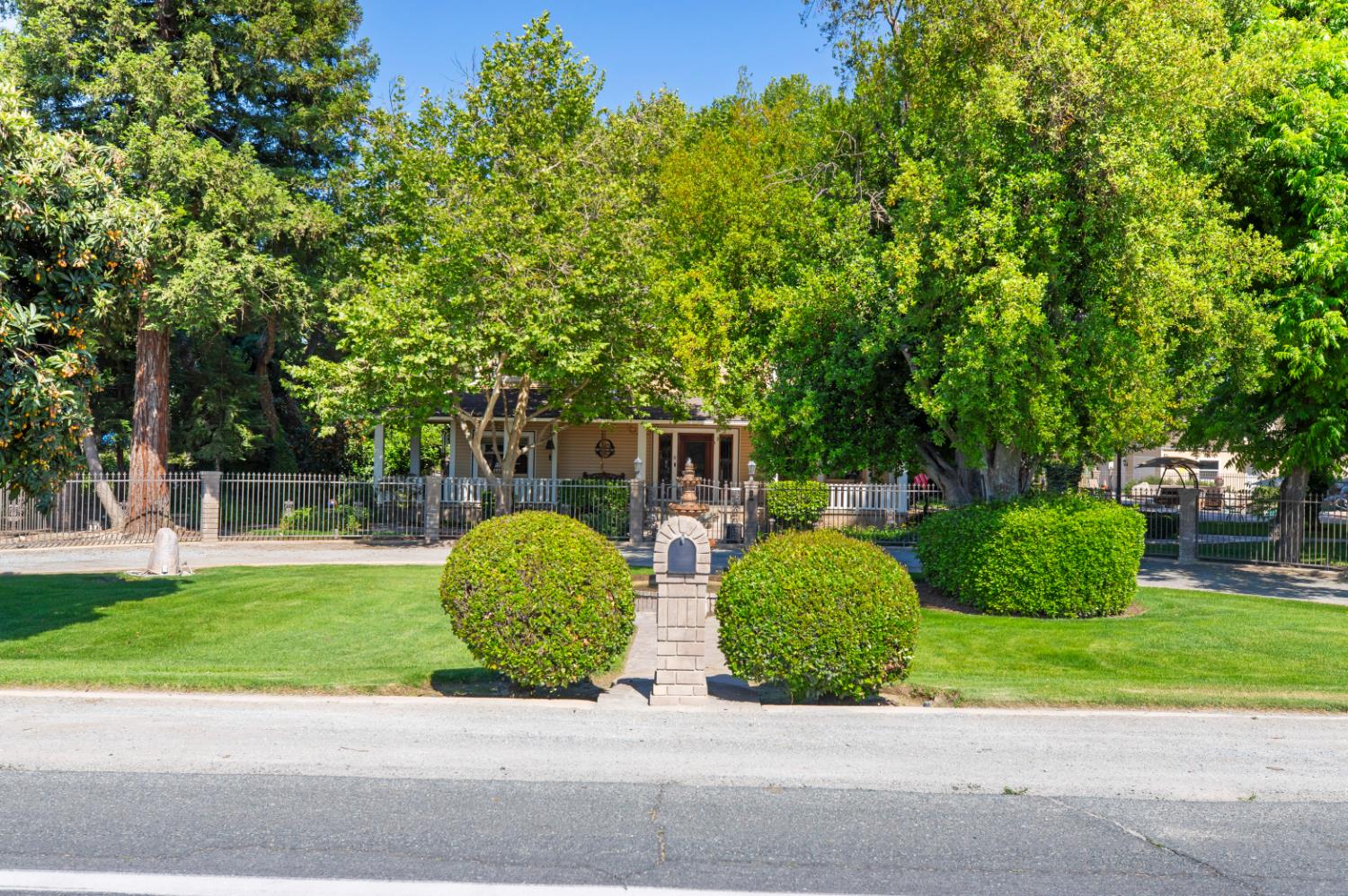 5012 12th, Hanford, CA 93230