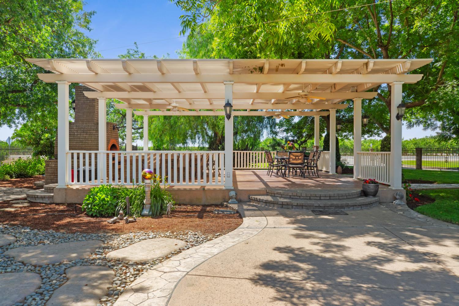 5012 12th, Hanford, CA 93230