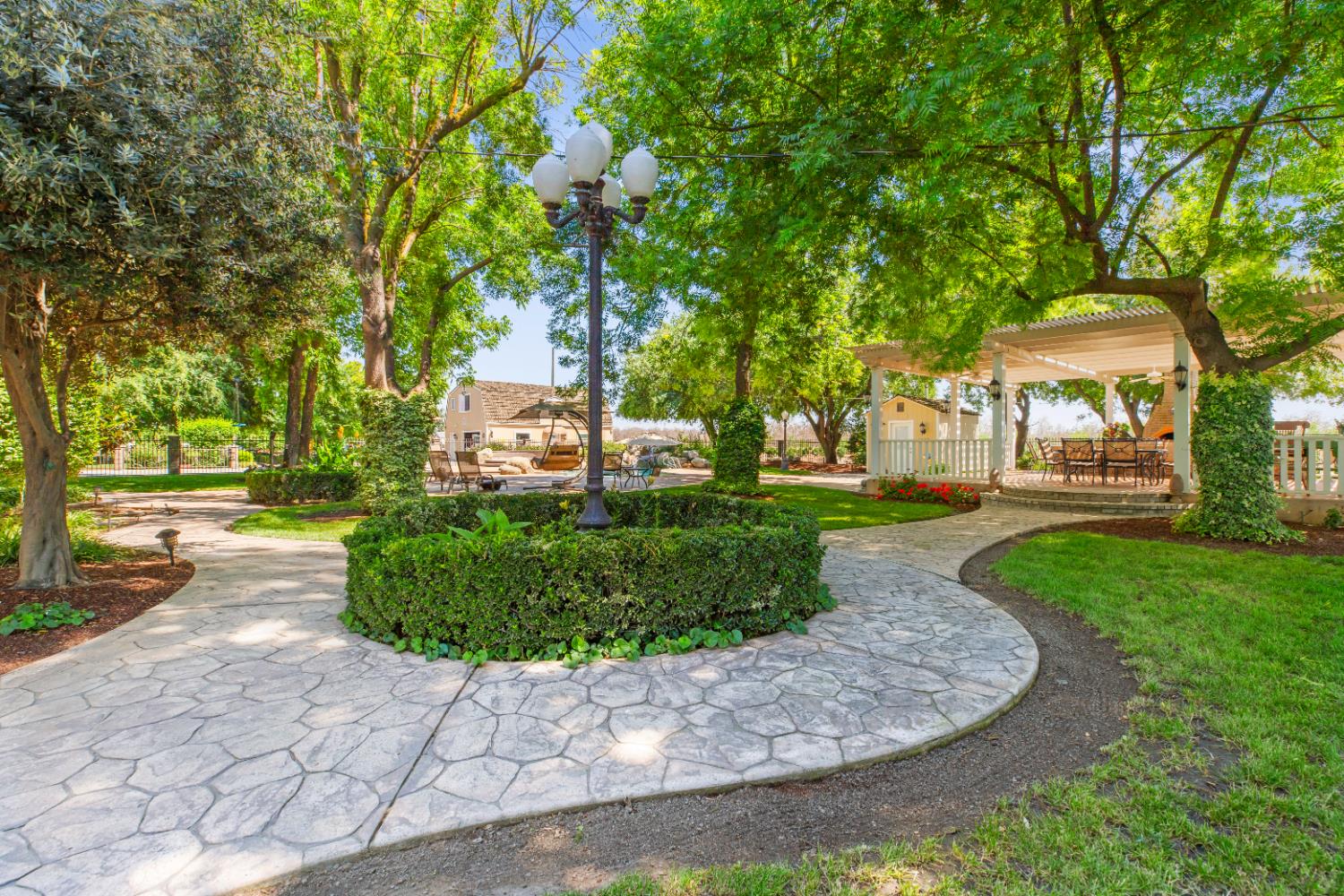 5012 12th, Hanford, CA 93230