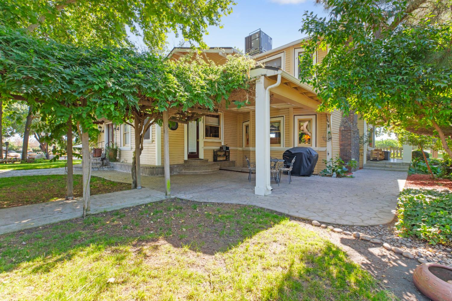5012 12th, Hanford, CA 93230