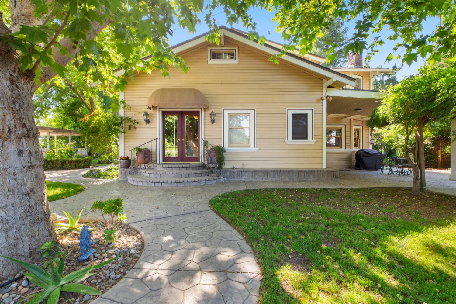 5012 12th, Hanford, CA 93230