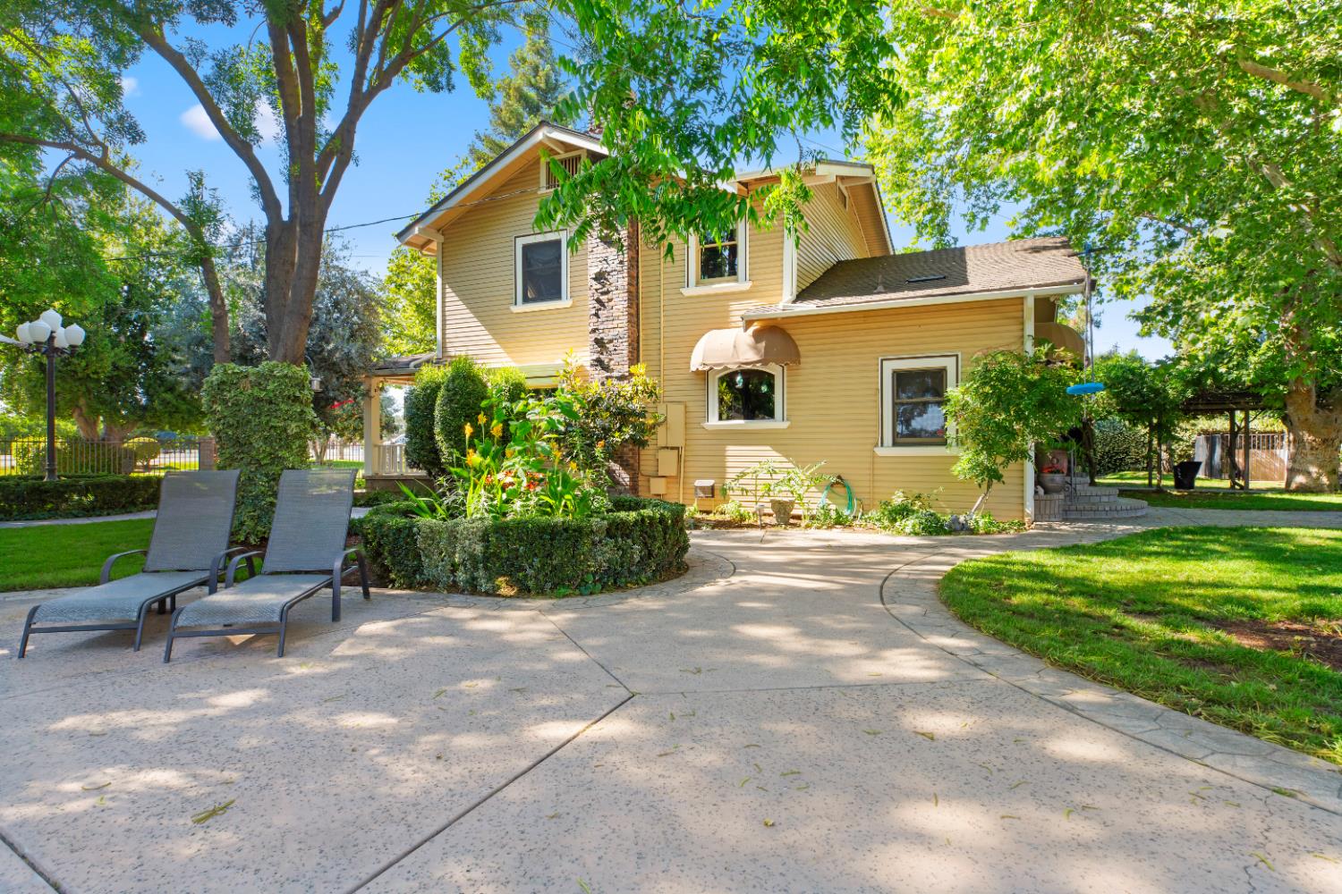 5012 12th, Hanford, CA 93230