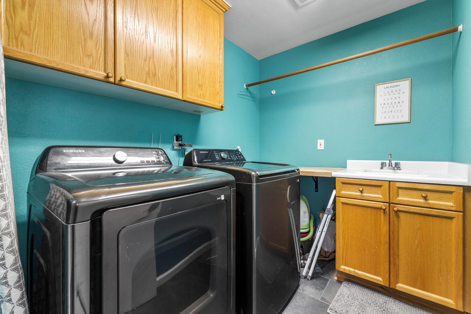368 Nutcrest Ct, Oakdale, CA 95361