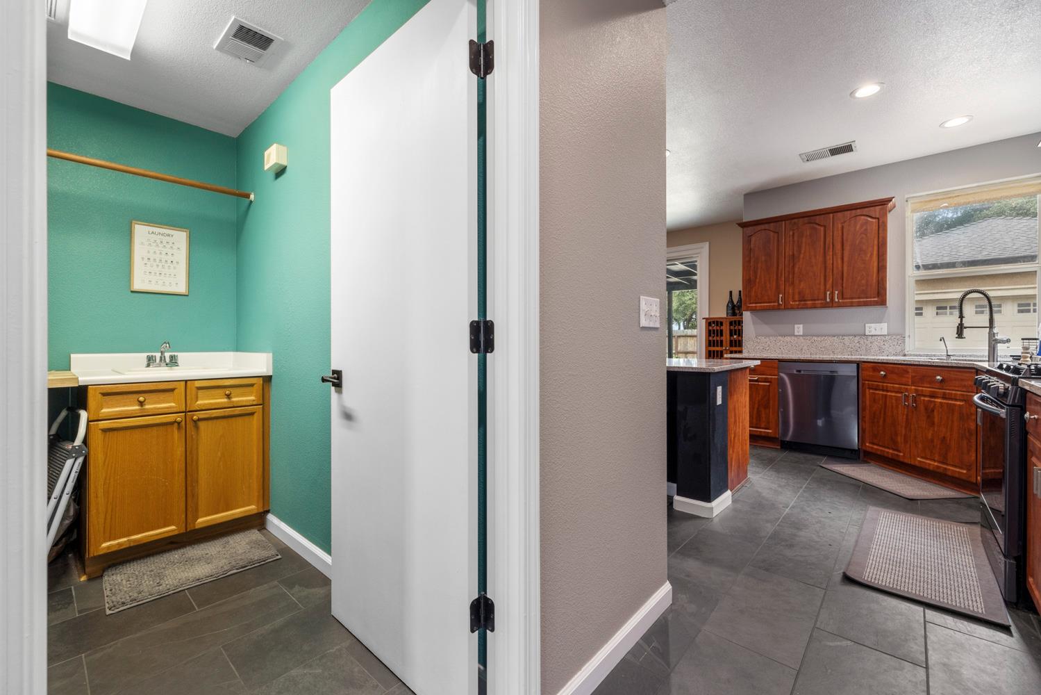 368 Nutcrest Ct, Oakdale, CA 95361