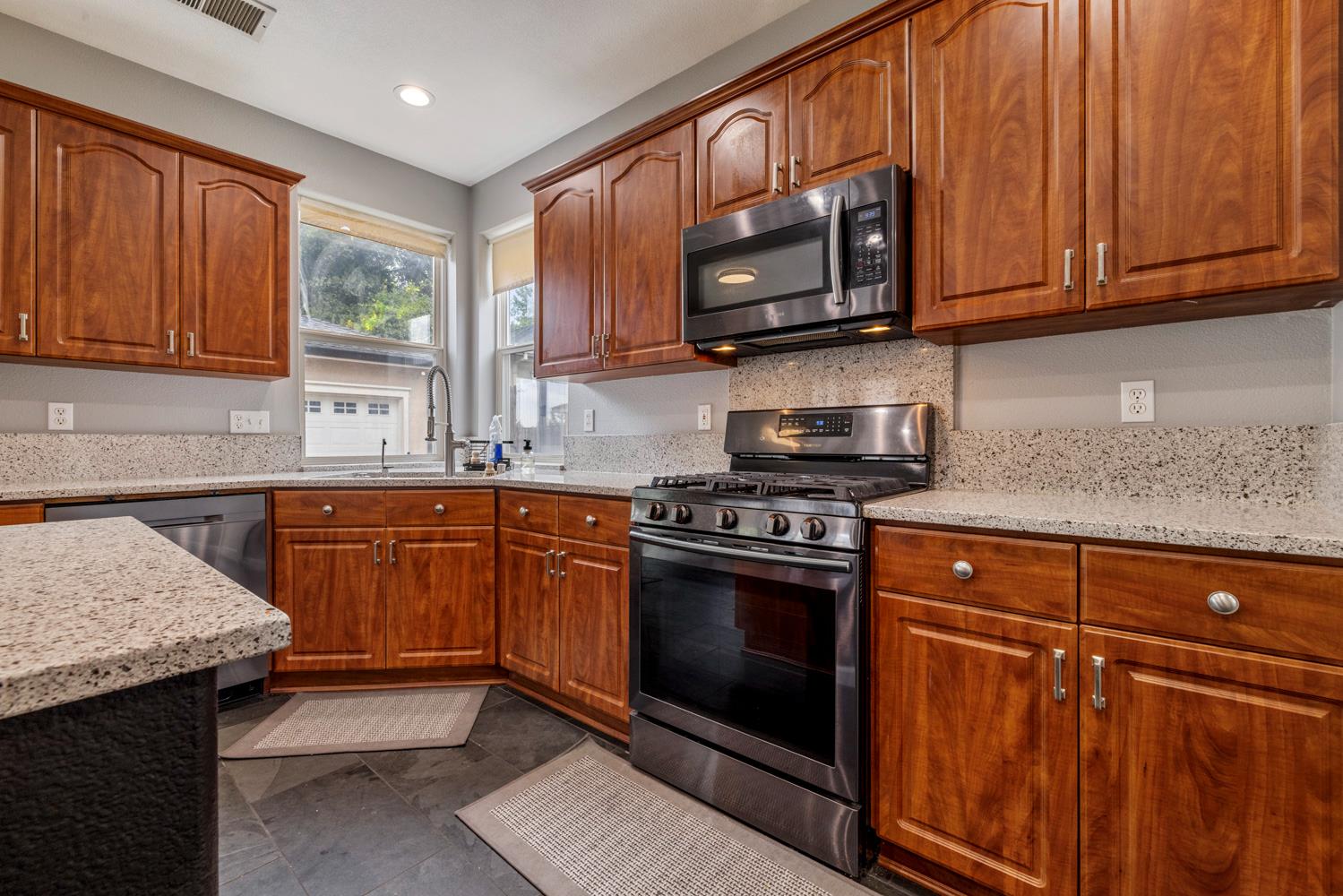 368 Nutcrest Ct, Oakdale, CA 95361