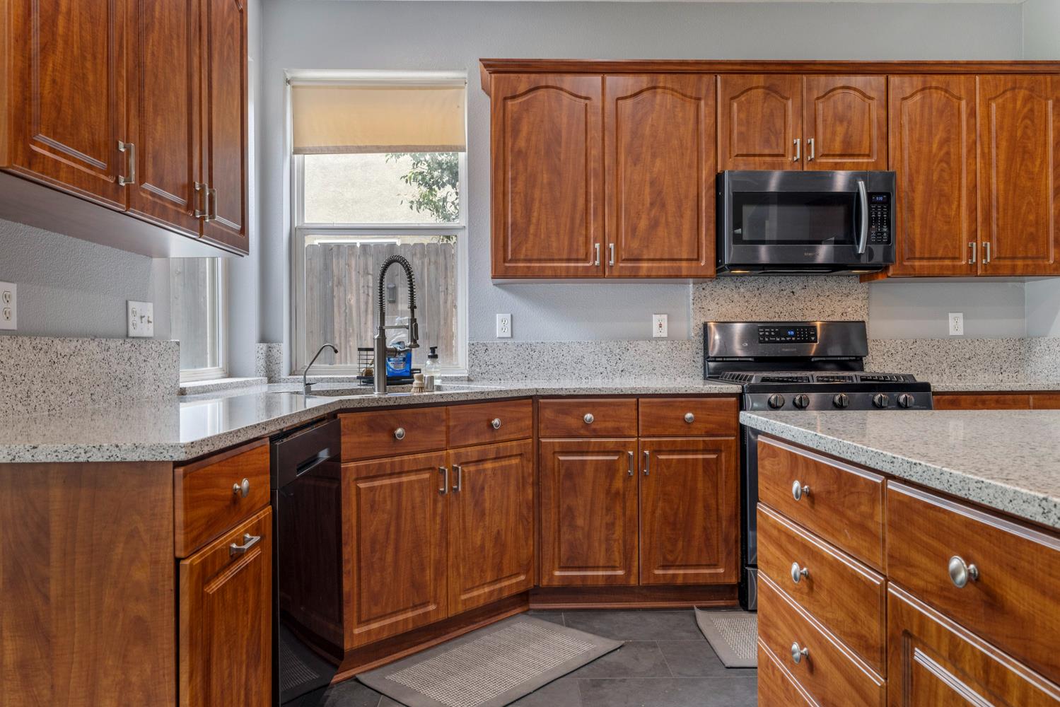 368 Nutcrest Ct, Oakdale, CA 95361