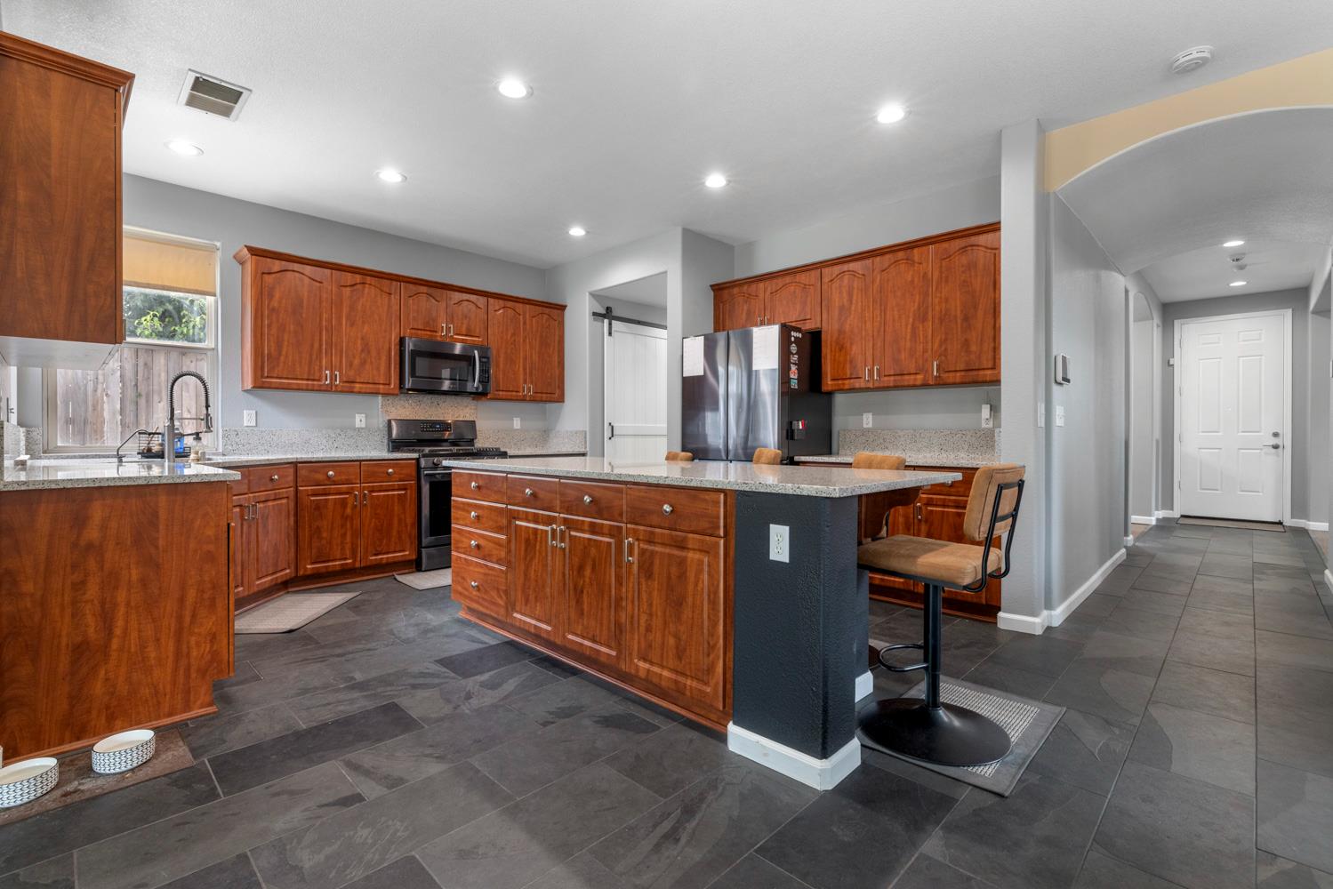 368 Nutcrest Ct, Oakdale, CA 95361