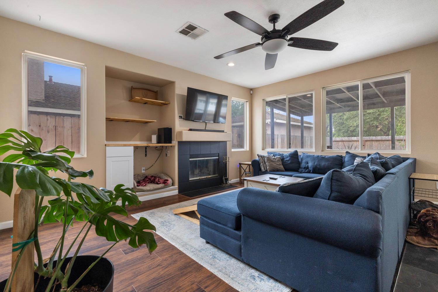 368 Nutcrest Ct, Oakdale, CA 95361