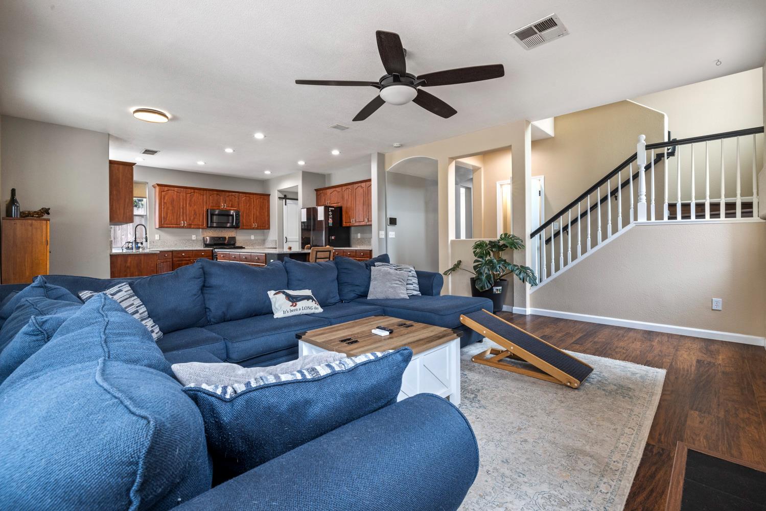 368 Nutcrest Ct, Oakdale, CA 95361