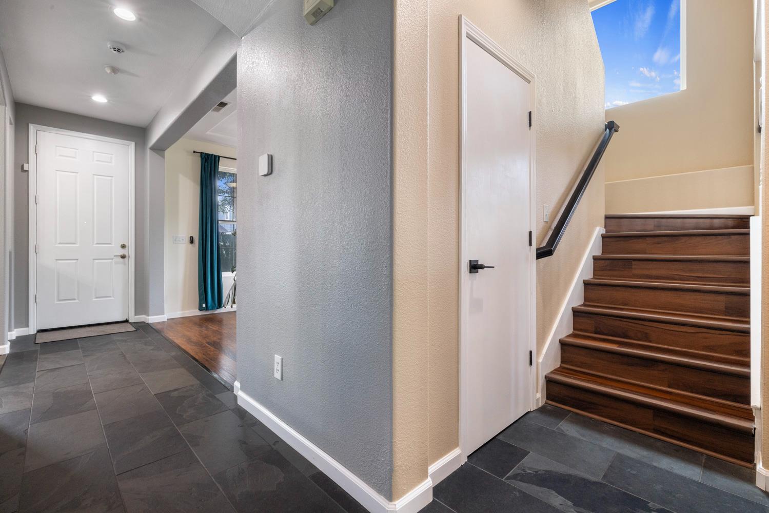 368 Nutcrest Ct, Oakdale, CA 95361