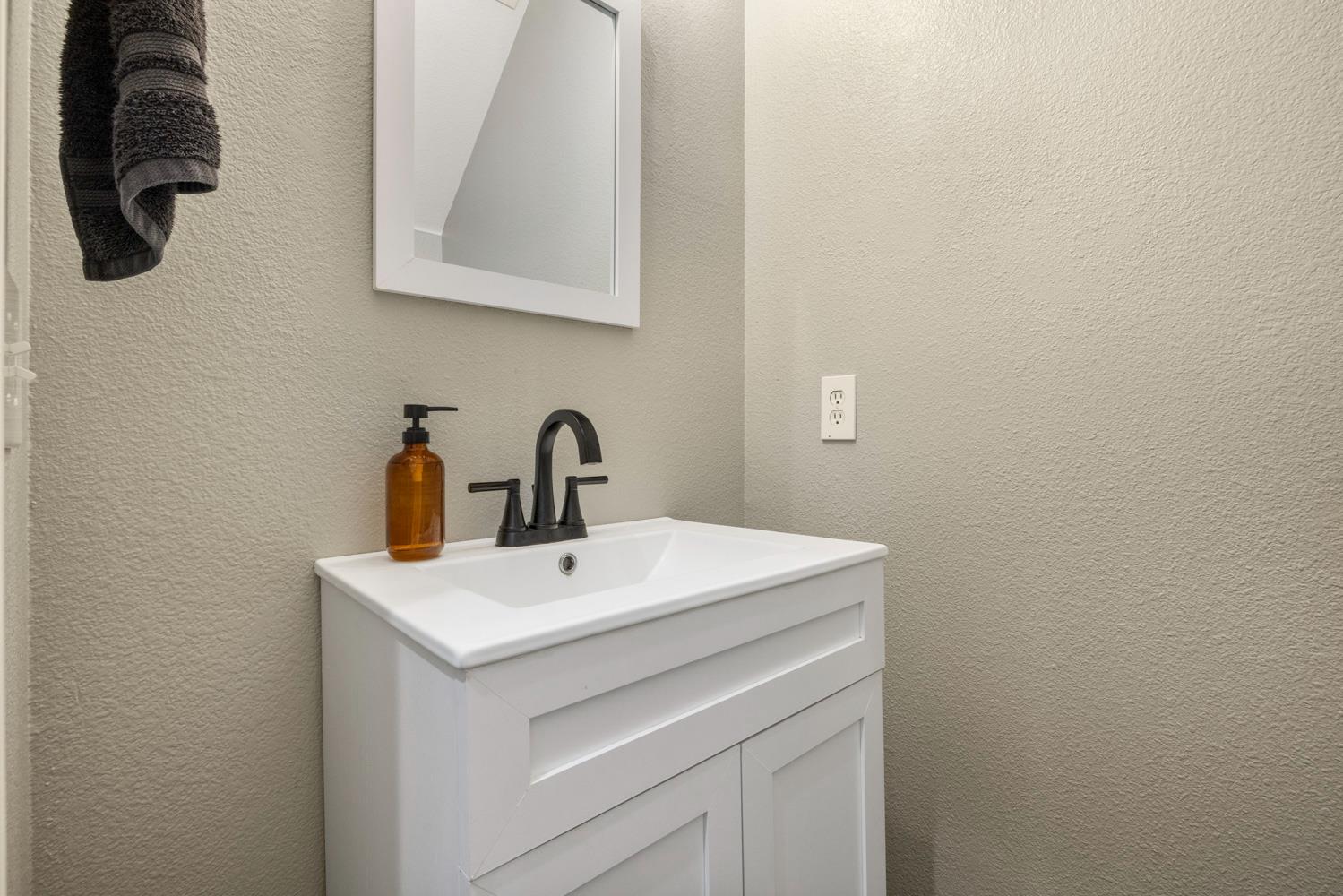 368 Nutcrest Ct, Oakdale, CA 95361
