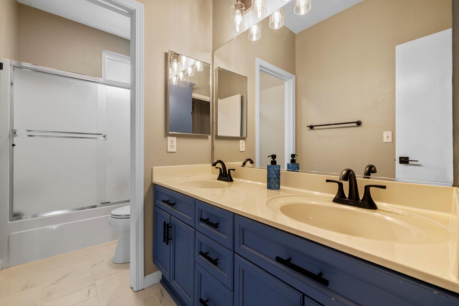 368 Nutcrest Ct, Oakdale, CA 95361