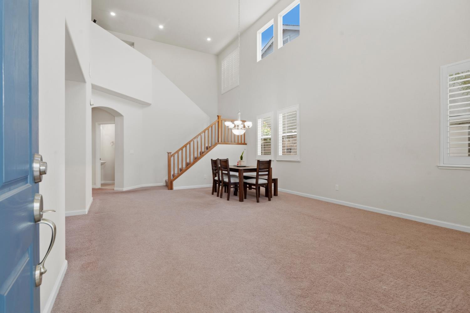 13316 Rivercrest Dr, Waterford, CA 95386