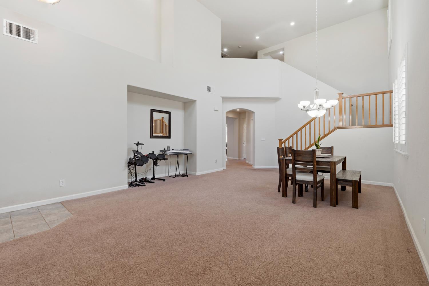 13316 Rivercrest Dr, Waterford, CA 95386