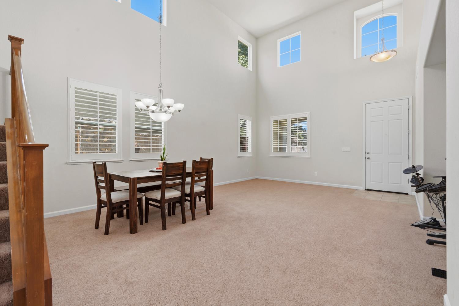 13316 Rivercrest Dr, Waterford, CA 95386
