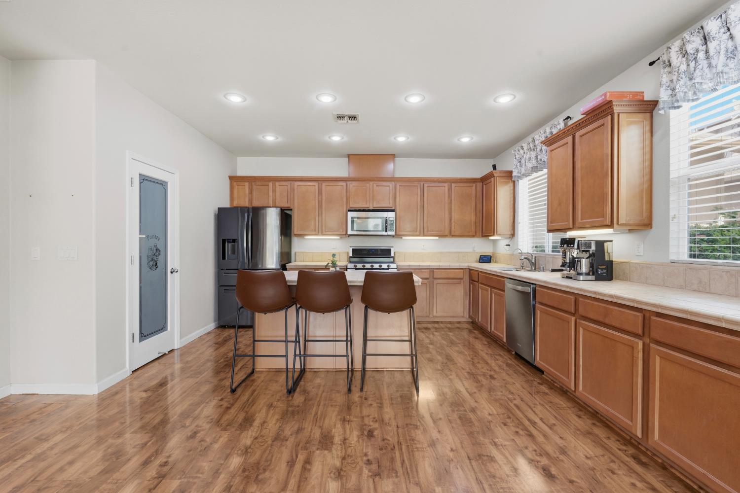 13316 Rivercrest Dr, Waterford, CA 95386