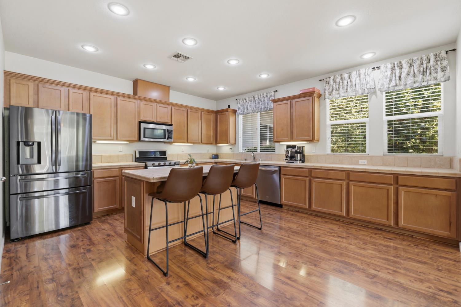 13316 Rivercrest Dr, Waterford, CA 95386