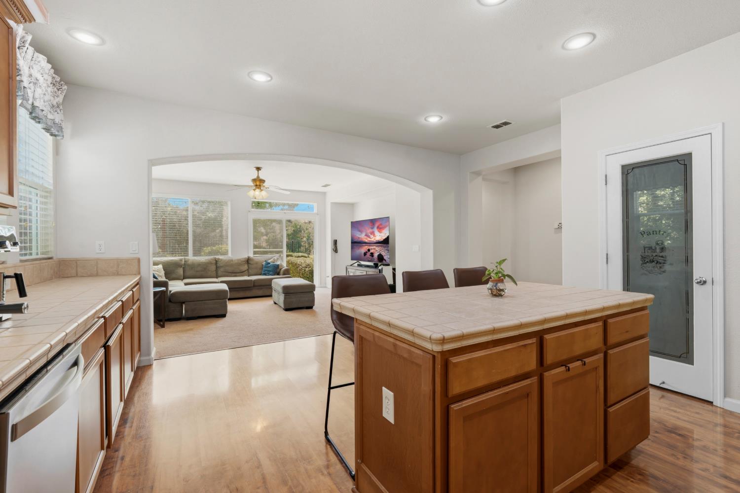 13316 Rivercrest Dr, Waterford, CA 95386