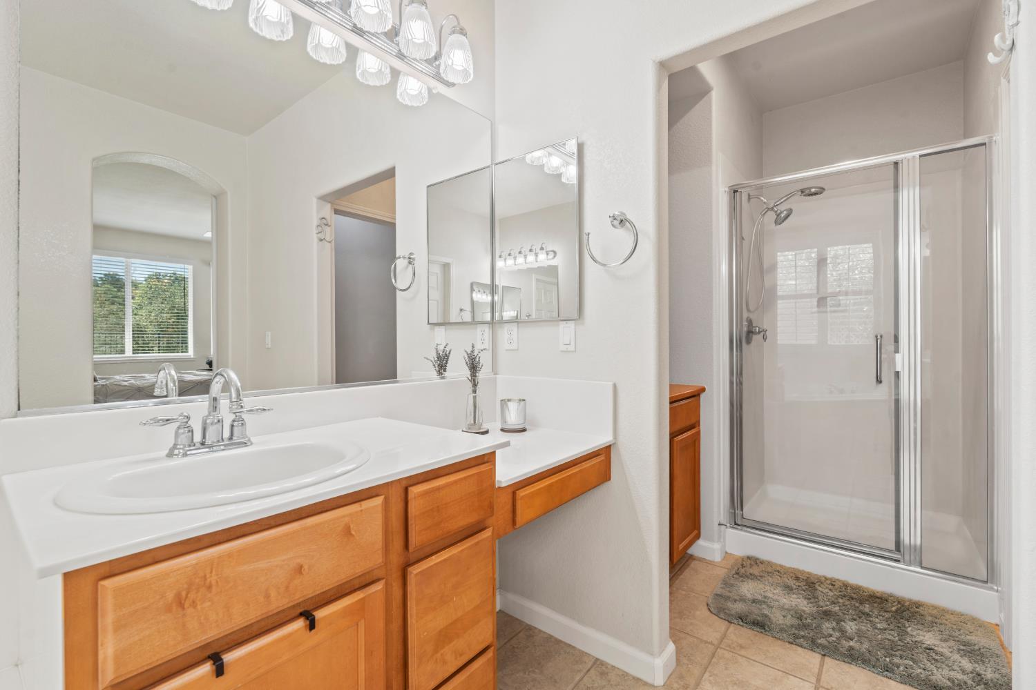 13316 Rivercrest Dr, Waterford, CA 95386