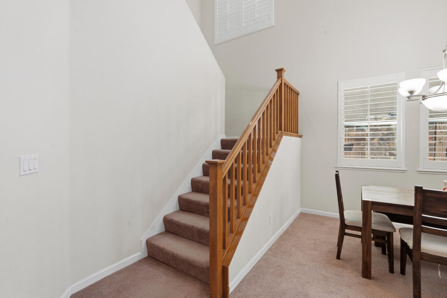 13316 Rivercrest Dr, Waterford, CA 95386