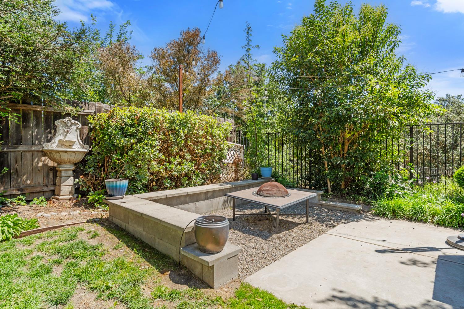 13316 Rivercrest Dr, Waterford, CA 95386