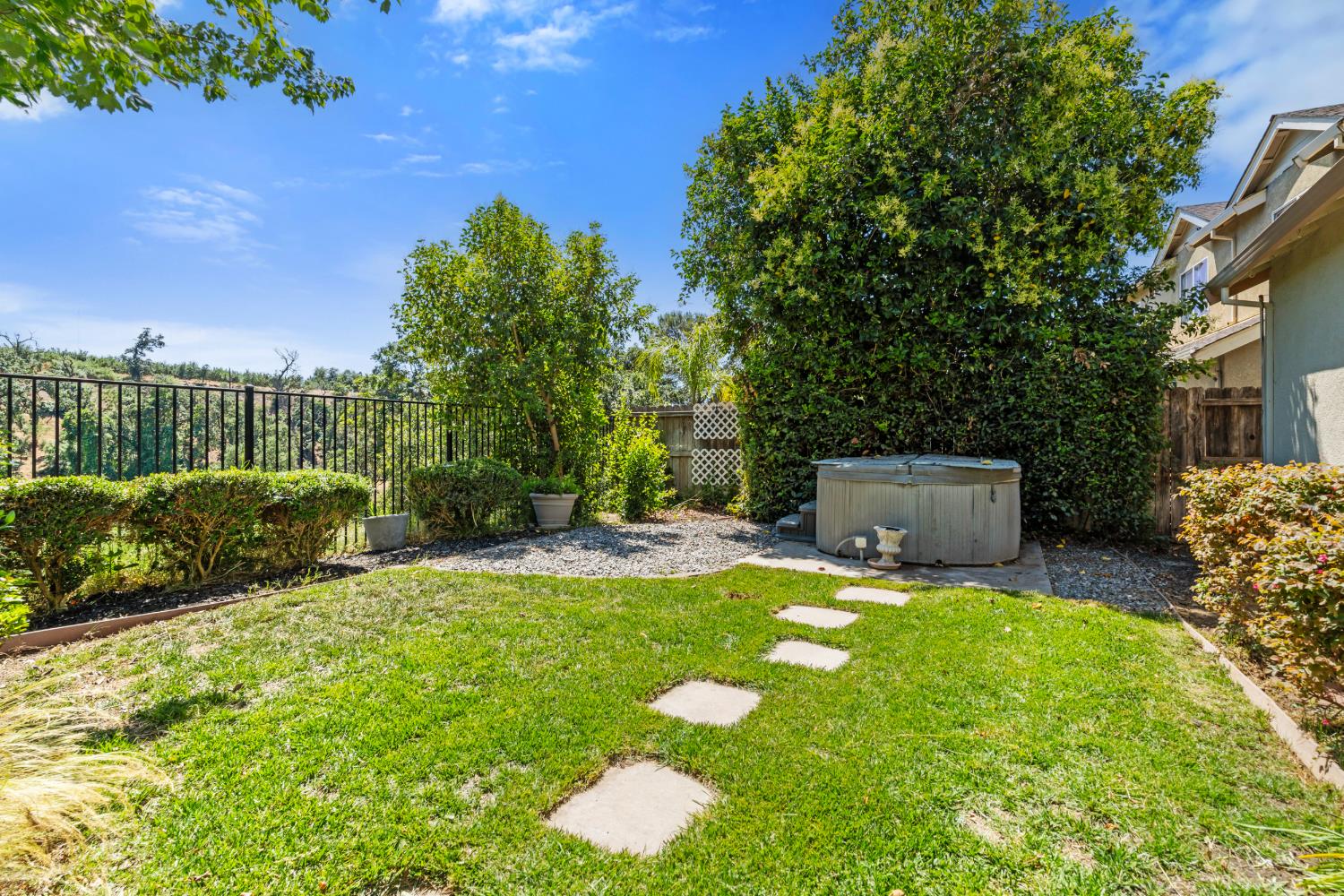 13316 Rivercrest Dr, Waterford, CA 95386
