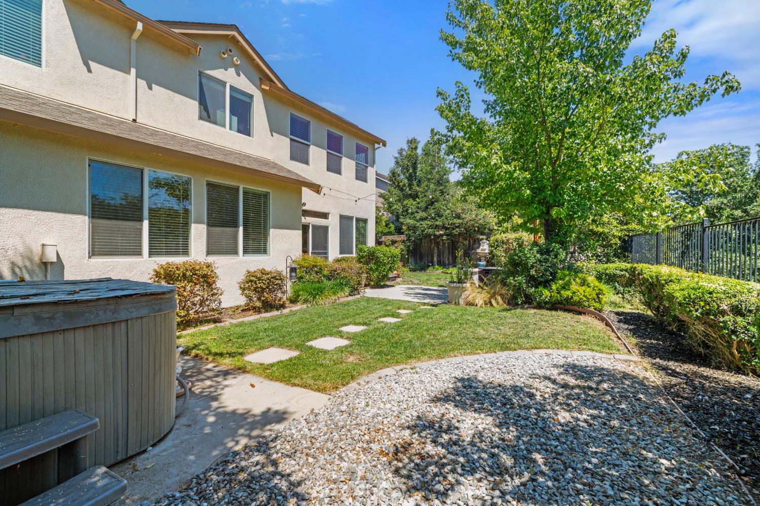 13316 Rivercrest Dr, Waterford, CA 95386