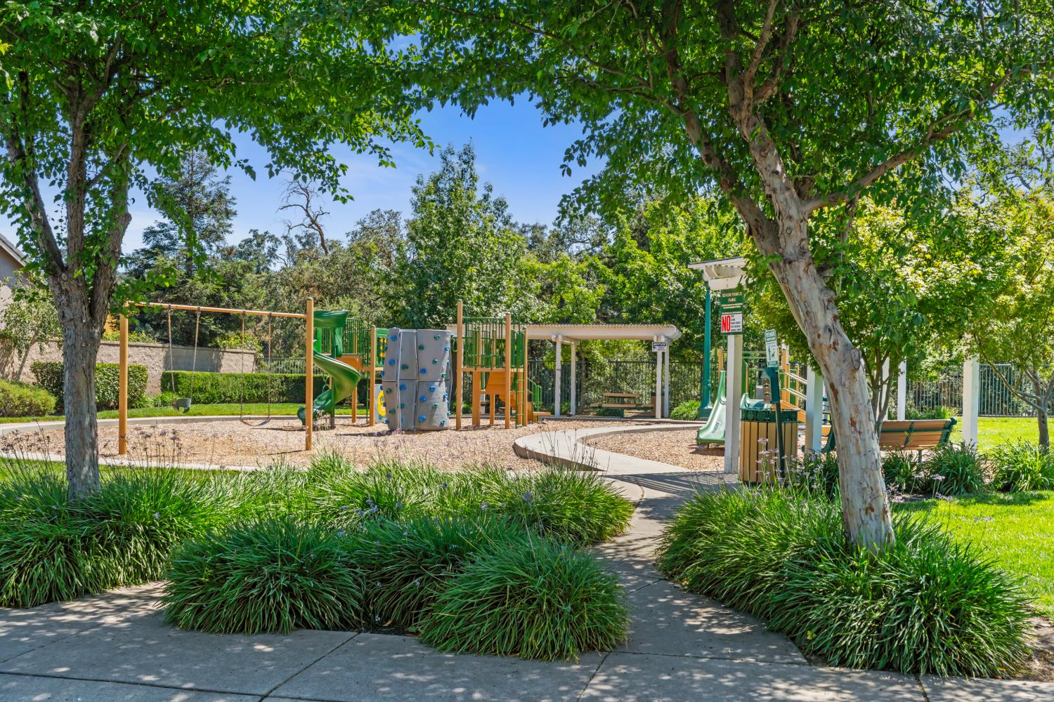 13316 Rivercrest Dr, Waterford, CA 95386