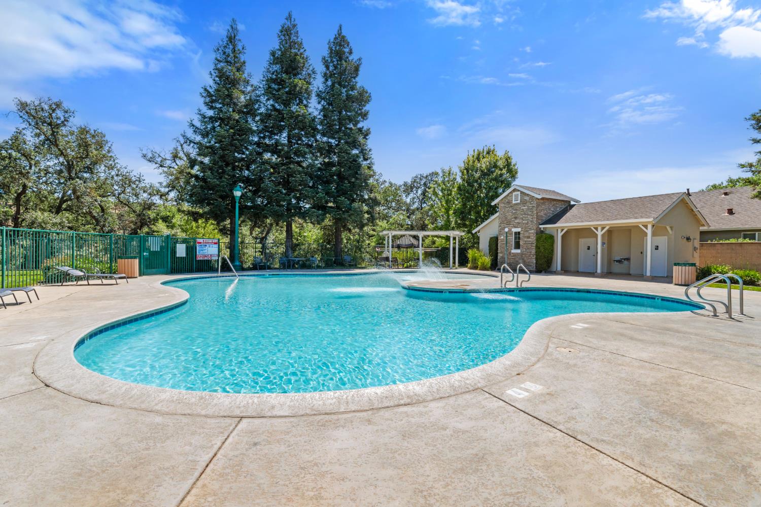 13316 Rivercrest Dr, Waterford, CA 95386