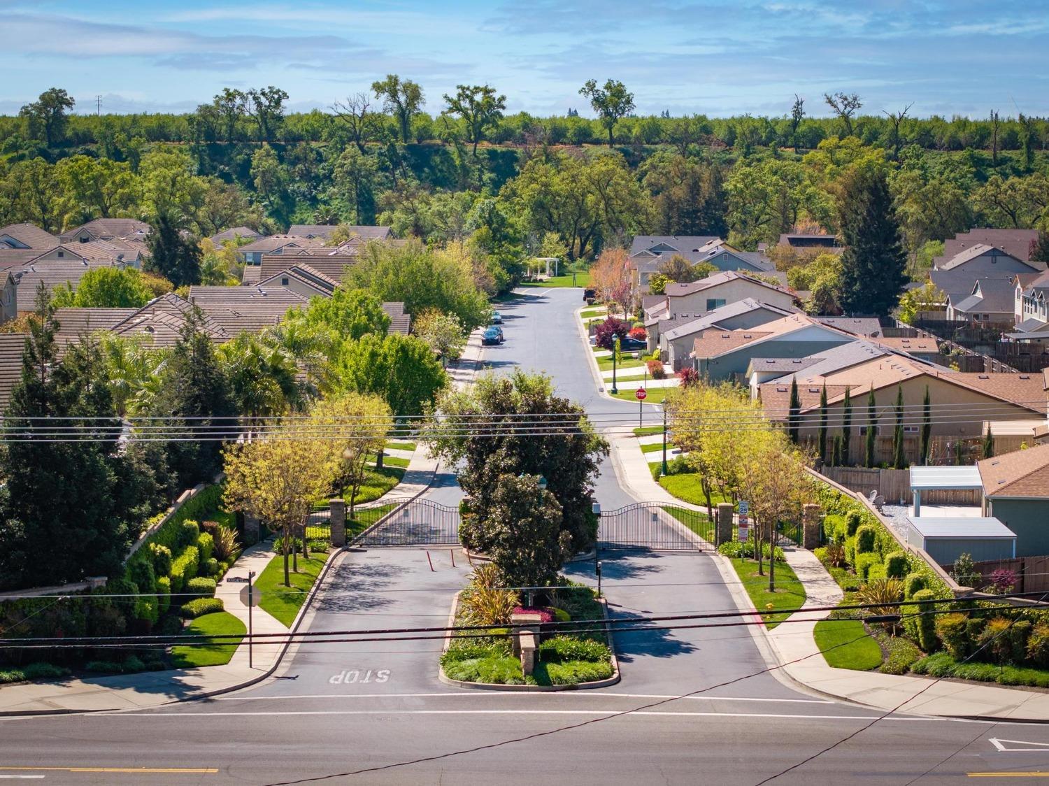 13316 Rivercrest Dr, Waterford, CA 95386