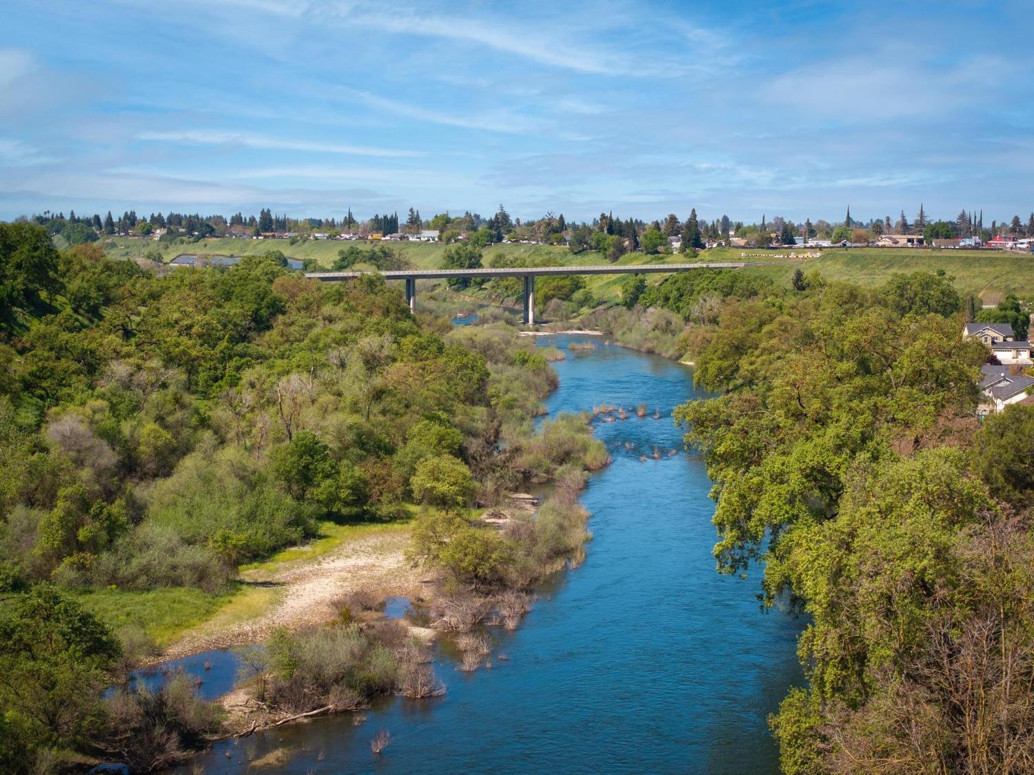 13316 Rivercrest Dr, Waterford, CA 95386