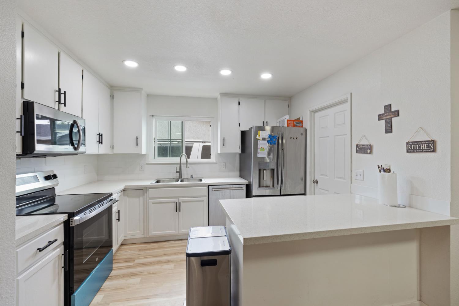1464 Cavalier Pl, Manteca, CA 95336