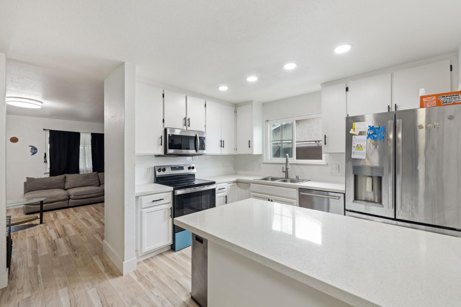 1464 Cavalier Pl, Manteca, CA 95336
