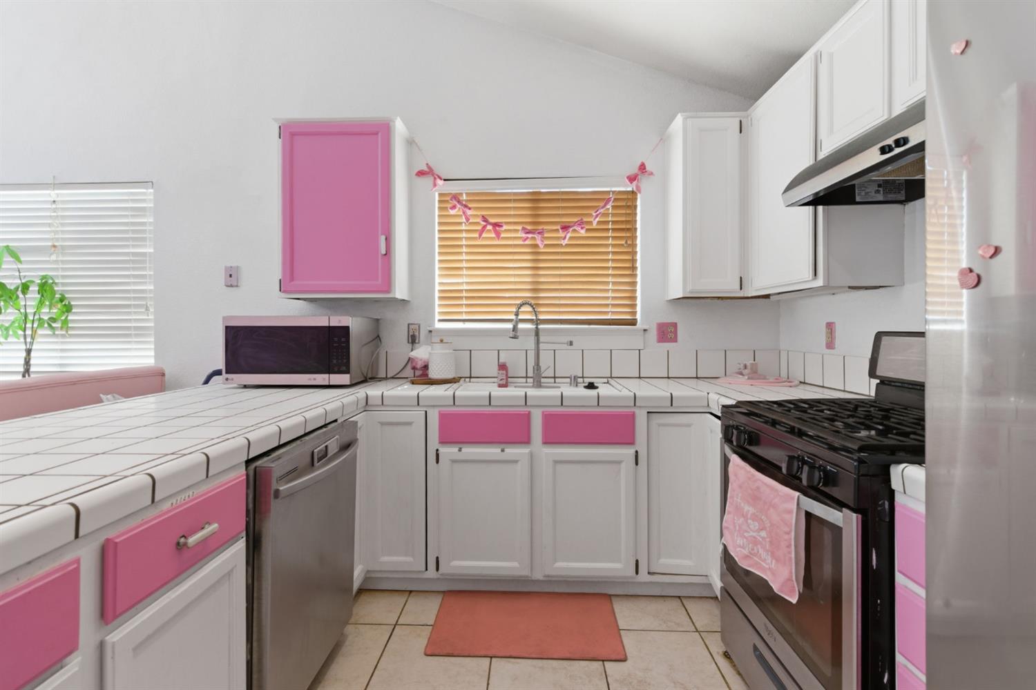 1808 Coventry Garden, Modesto, CA 95358