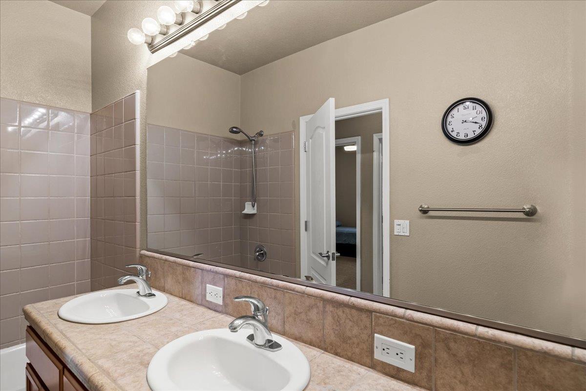 1672 Moonbeam Way, Turlock, CA 95382