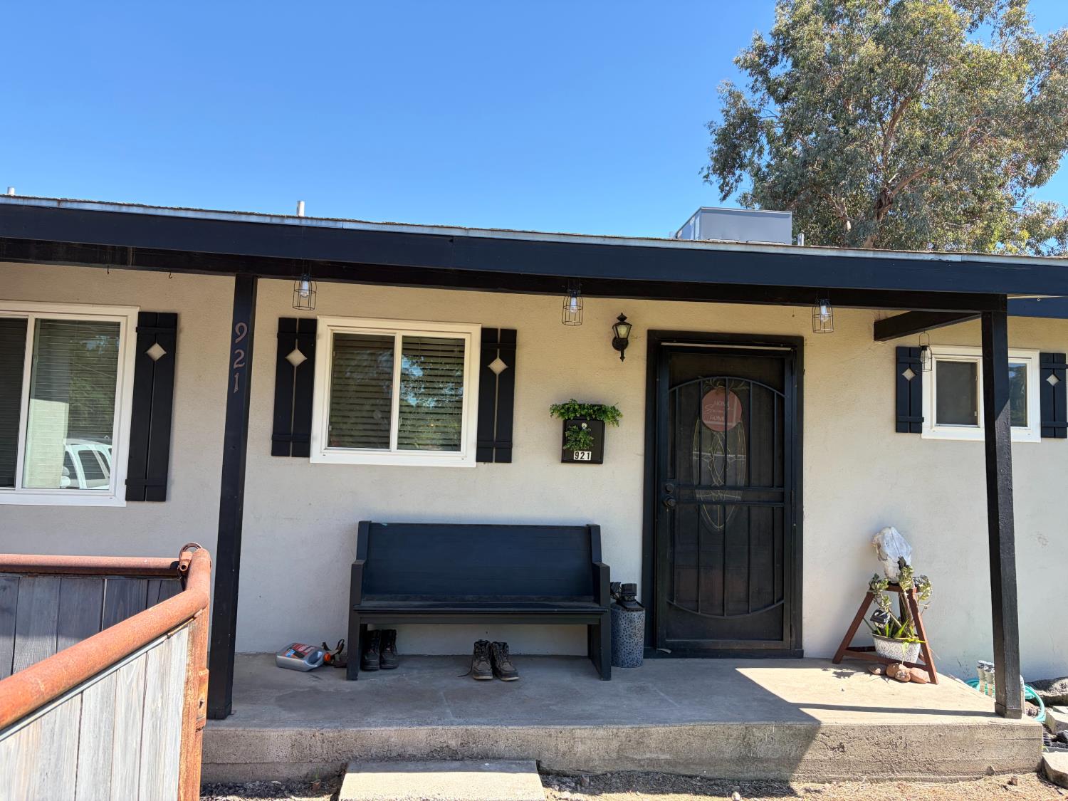 921 E E St, Oakdale, CA 95361