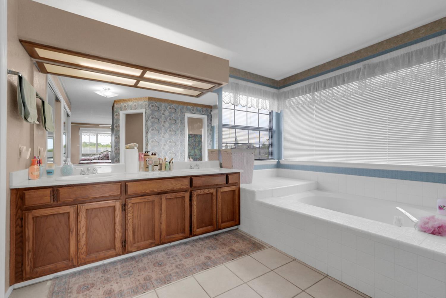 1235 Daniels St, Manteca, CA 95337