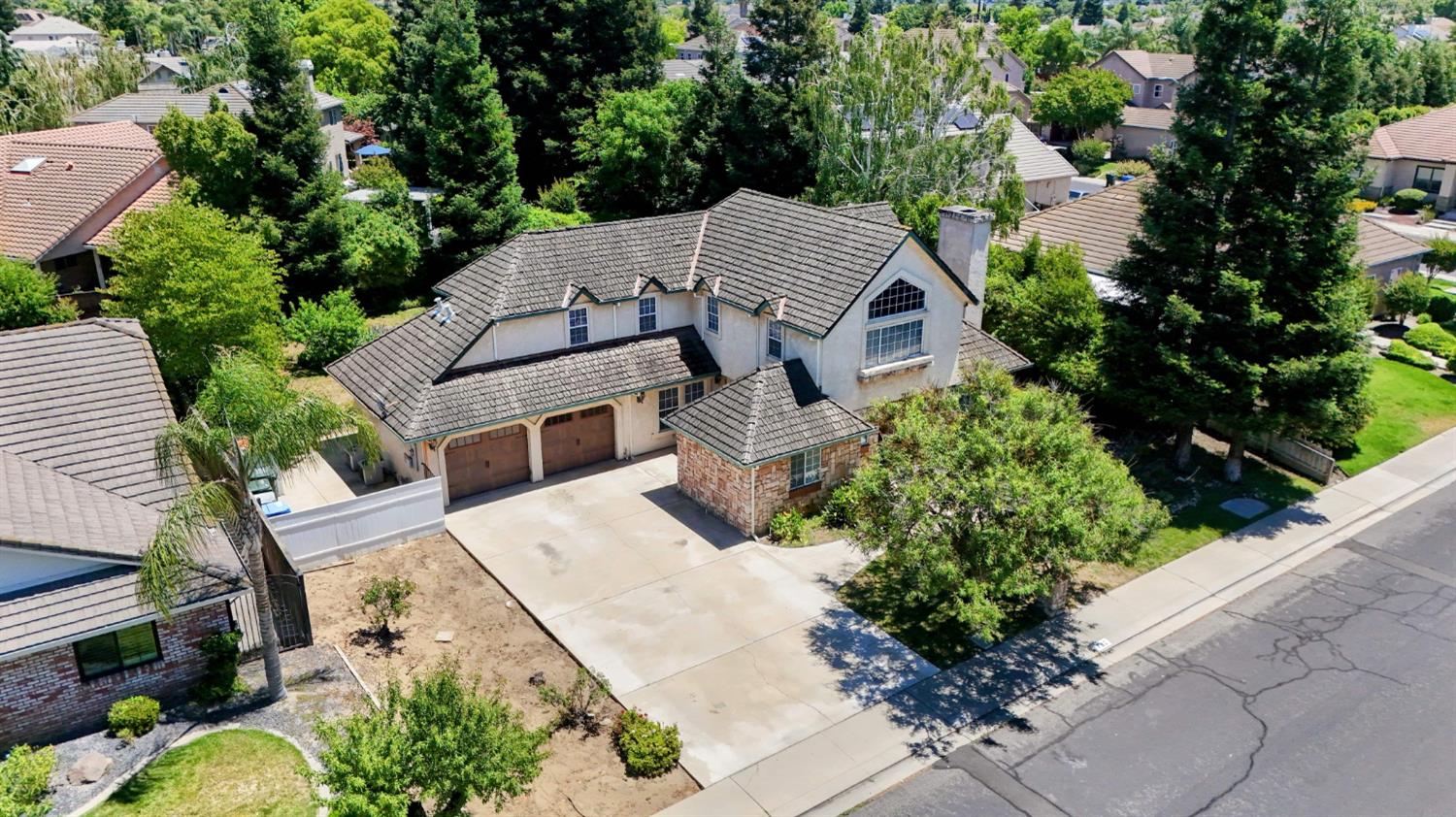 782 Shadowbrook Ln, Manteca, CA 95336