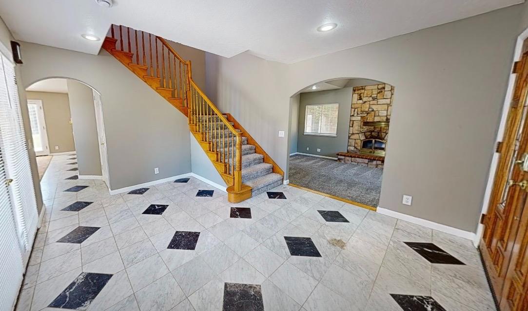 782 Shadowbrook Ln, Manteca, CA 95336