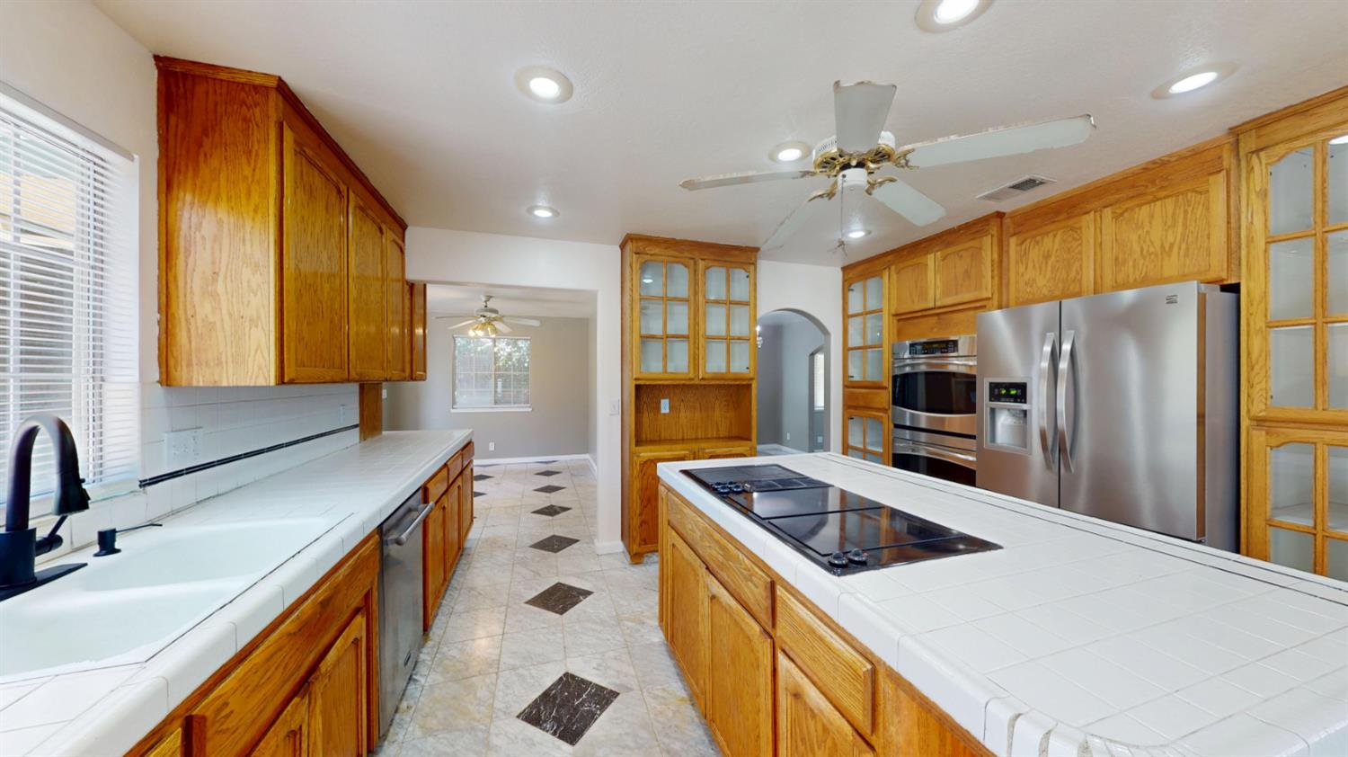 782 Shadowbrook Ln, Manteca, CA 95336