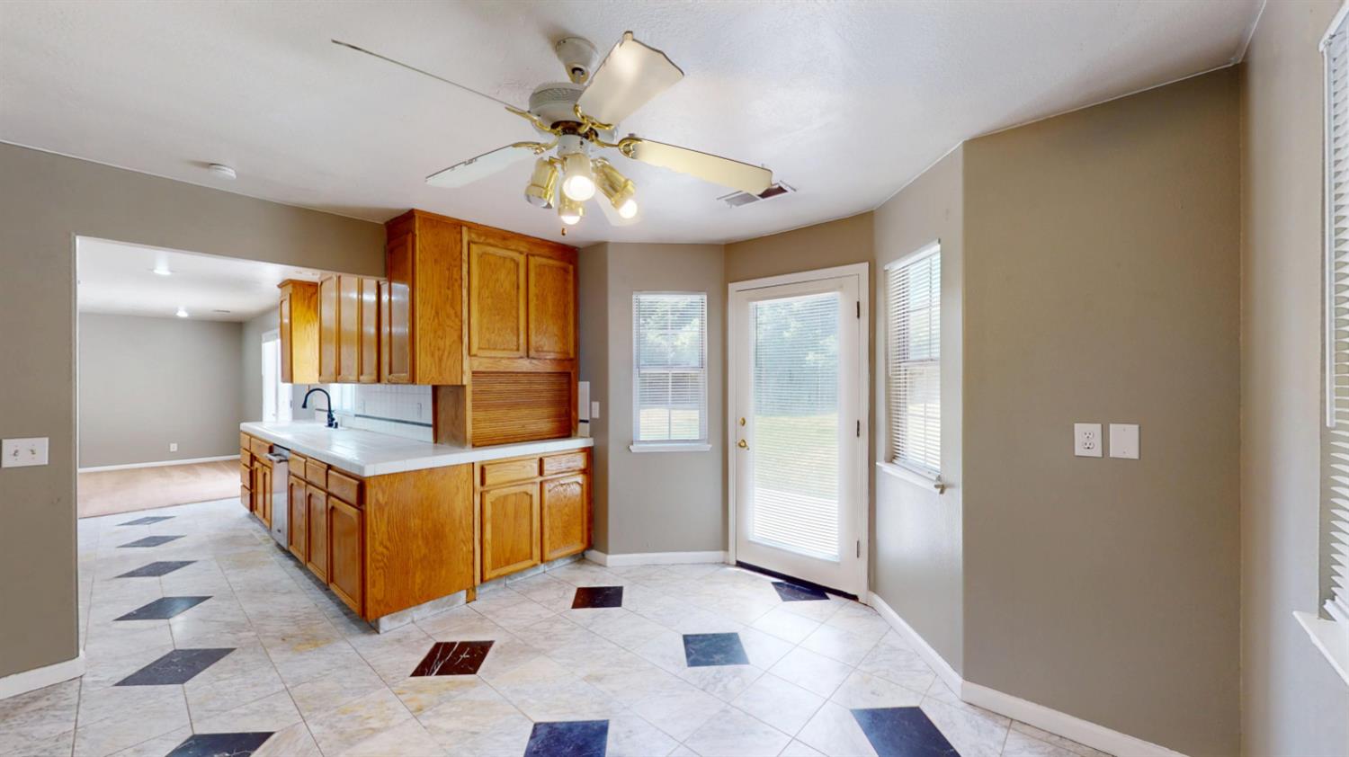 782 Shadowbrook Ln, Manteca, CA 95336