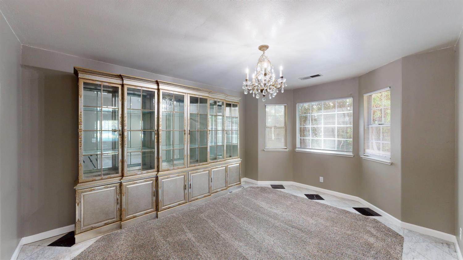 782 Shadowbrook Ln, Manteca, CA 95336