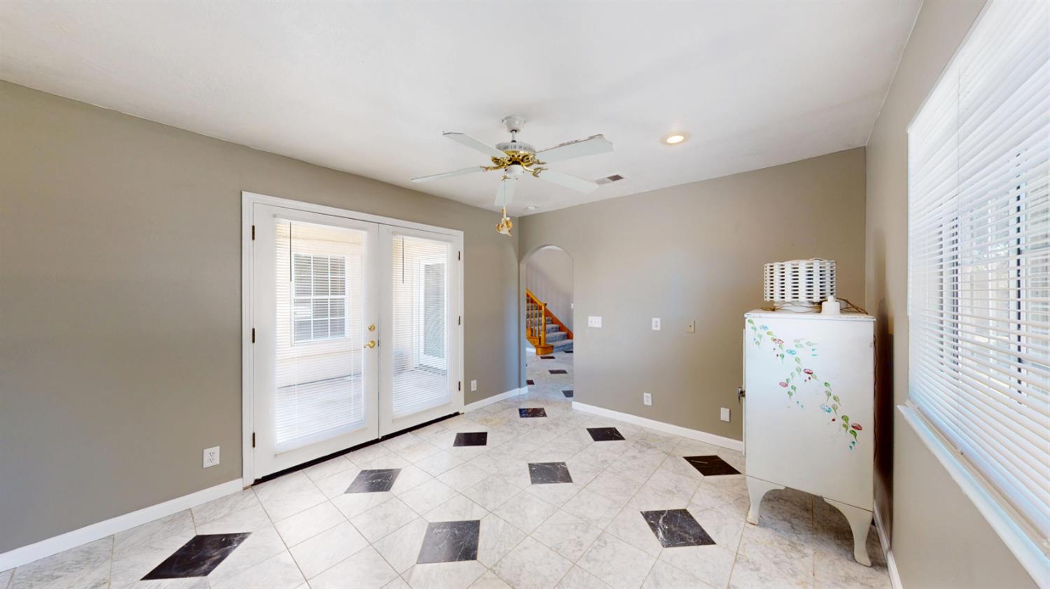 782 Shadowbrook Ln, Manteca, CA 95336