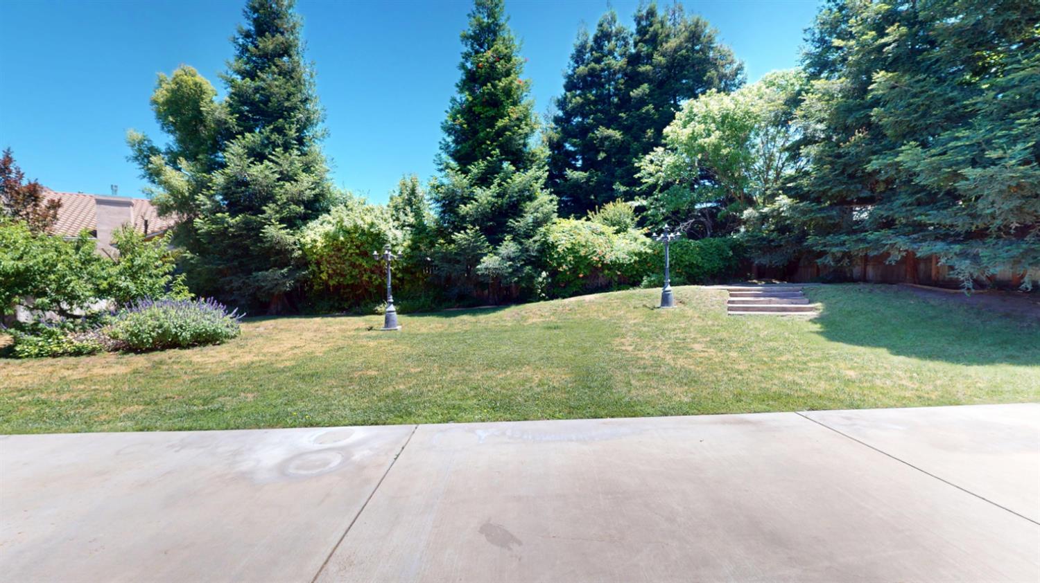 782 Shadowbrook Ln, Manteca, CA 95336