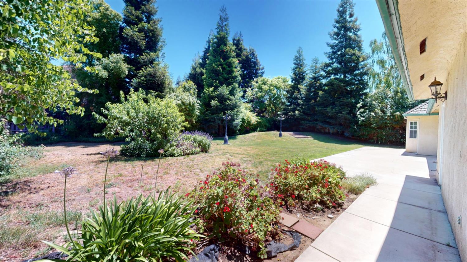 782 Shadowbrook Ln, Manteca, CA 95336