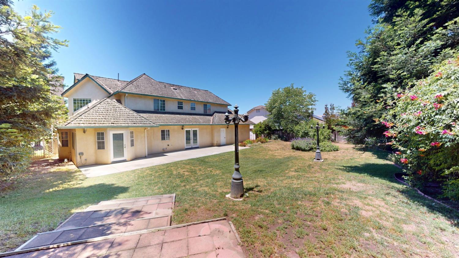 782 Shadowbrook Ln, Manteca, CA 95336